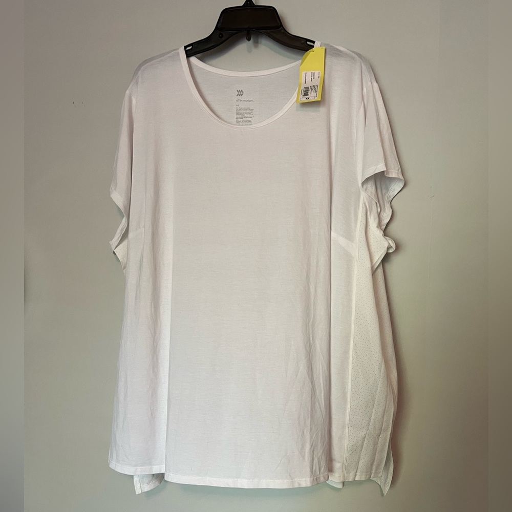 NWT all in motion tee